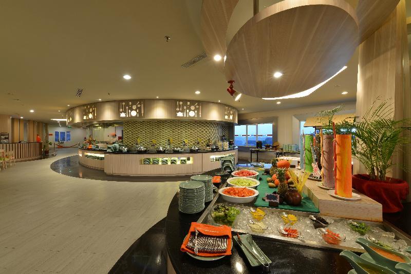 Harris Hotel & Conventions Ciumbuleuit Bandung Exterior photo